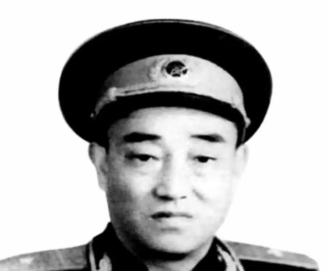 1949年，中原野战军女干部谢建华得知丈夫何田没死，改名秦辉燕在江汉军区当参谋长