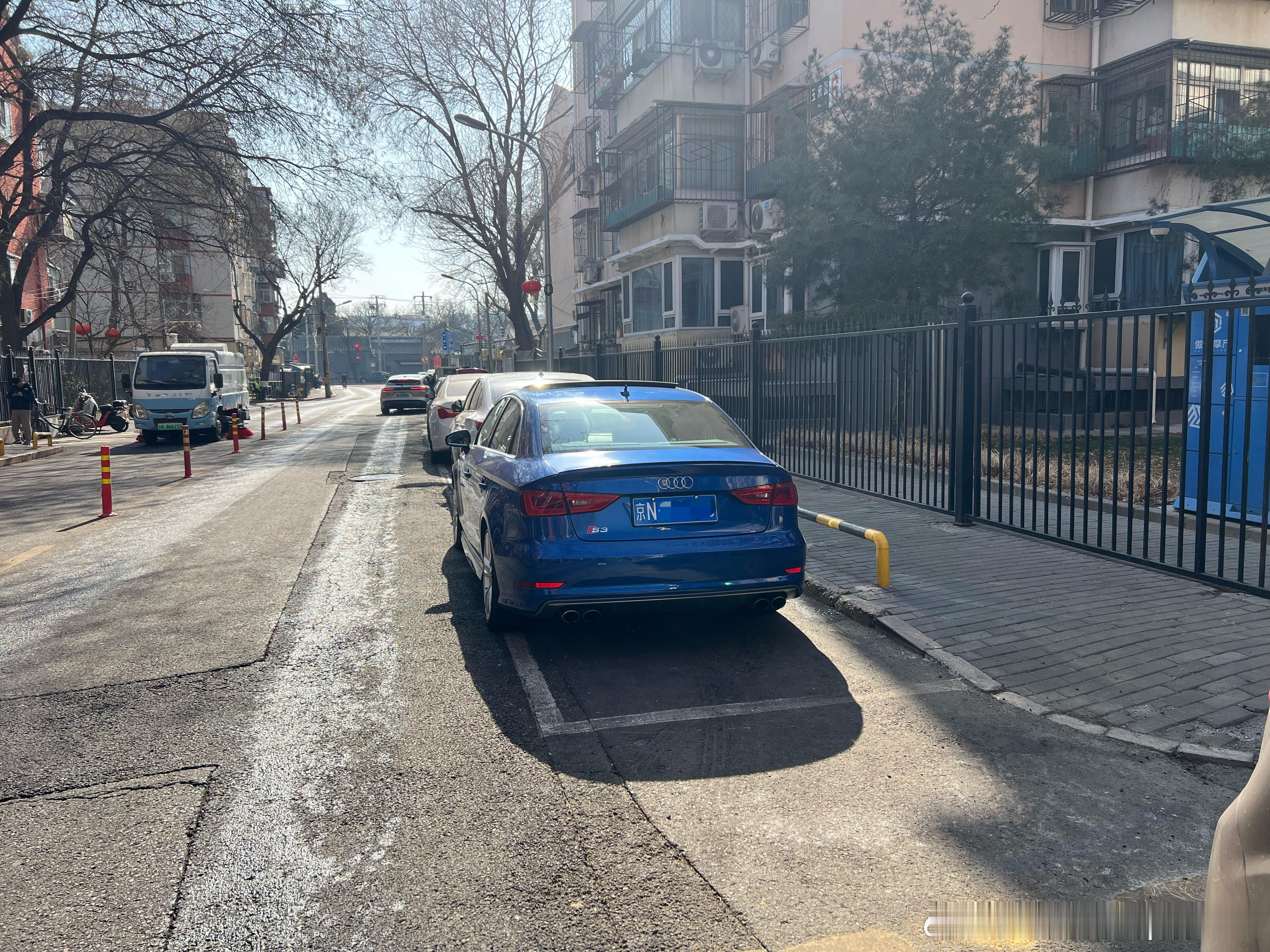 今天在北京斥巨资80元给车洗干净了。准备过年。北京