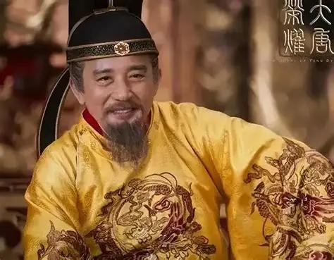 73岁那年，陈脩才第一次穿上进士的红袍，满头白发站在崇政殿上。宋高宗随口问了句家
