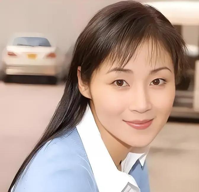 甄子丹每月打四万生活费，梁静慈把儿子带得比谁都稳。孩子小时候发烧住院，他一句