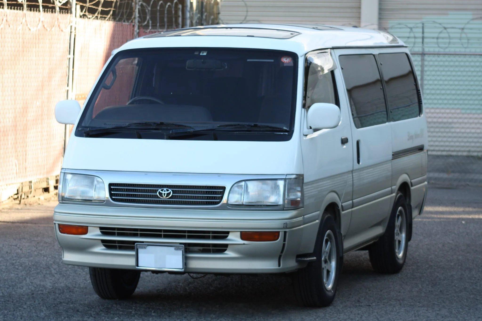 一台散落到北美市场的1995款丰田海狮SuperCustomLiving