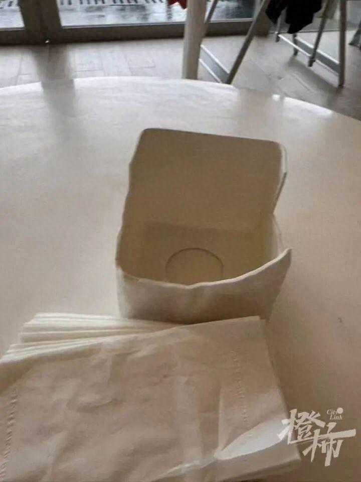 太离谱！8月7日新民晚报报道，三亚，女子带孩子住酒店，孩子不小心打碎陶瓷纸巾盒，