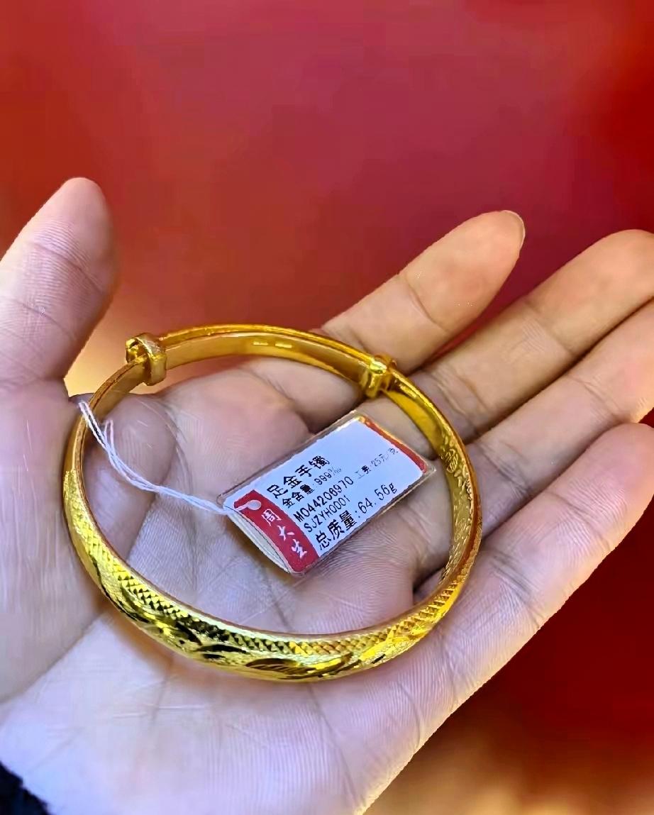 很多人以为殉葬就是把活人关进地宫，门一关，他们就只能哭喊着等死。其实，为了活下去