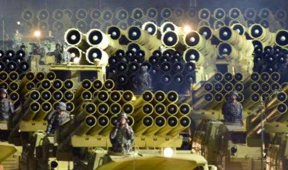 又炸了，朝鲜240毫米重型多管火箭炮被命中爆炸！实际上，朝鲜重型多管火箭炮已经不