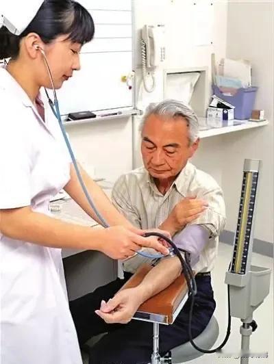 高血压成因及应对方法一、主要形成原因1.不可控因素年龄：中老年血管弹