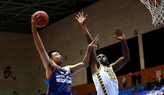 四川队的教练组已经全体罢工。中国篮协多方面协调，帮助四川队走出僵局，四川体育局出