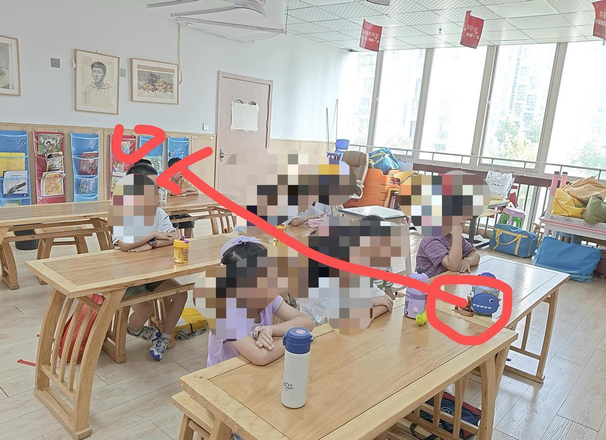孩子书被撕，家长第一句话别问“你打回去没”先抱一下，再说“我信你”，孩子才敢