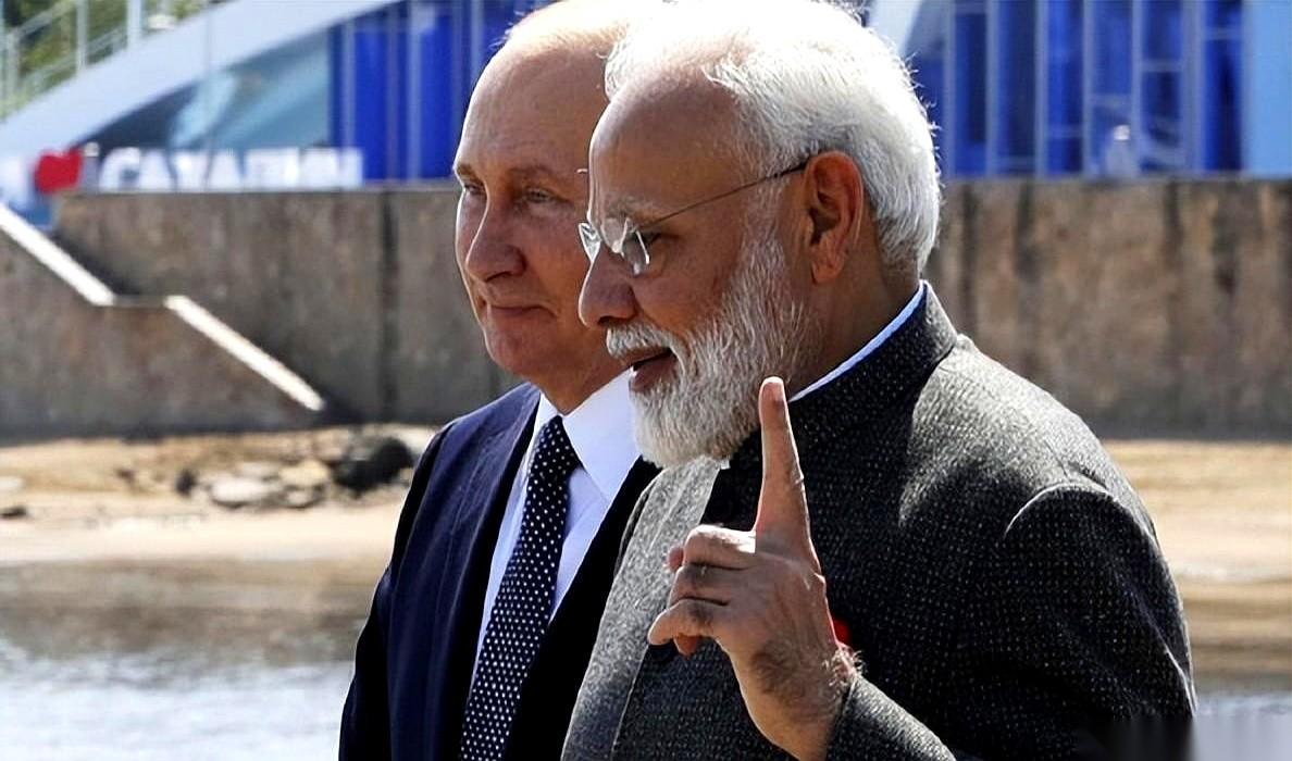 被老大哥坑惨了，回头一看，邻居家的小孩不仅长成了肌肉猛男，连装备都鸟枪换炮了。