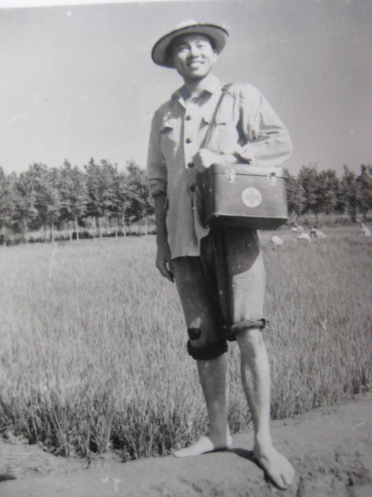 当阔别祖国27年的杨振宁归国时，被哪两件事震惊到了？1972年，阔别故土2