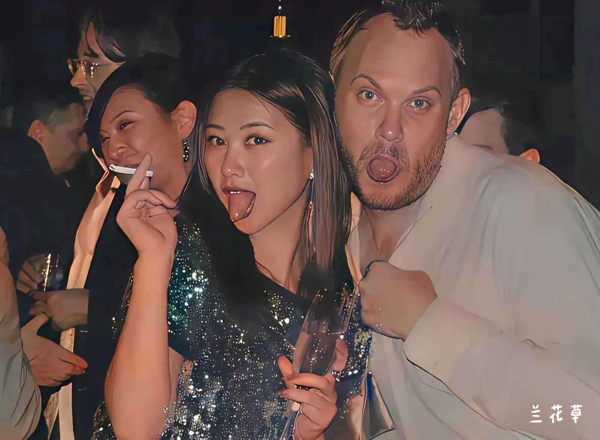 朱珠？天呐！舞台上的呈现与私底下的她反差太大了。舞台上的她全面放光，无法不