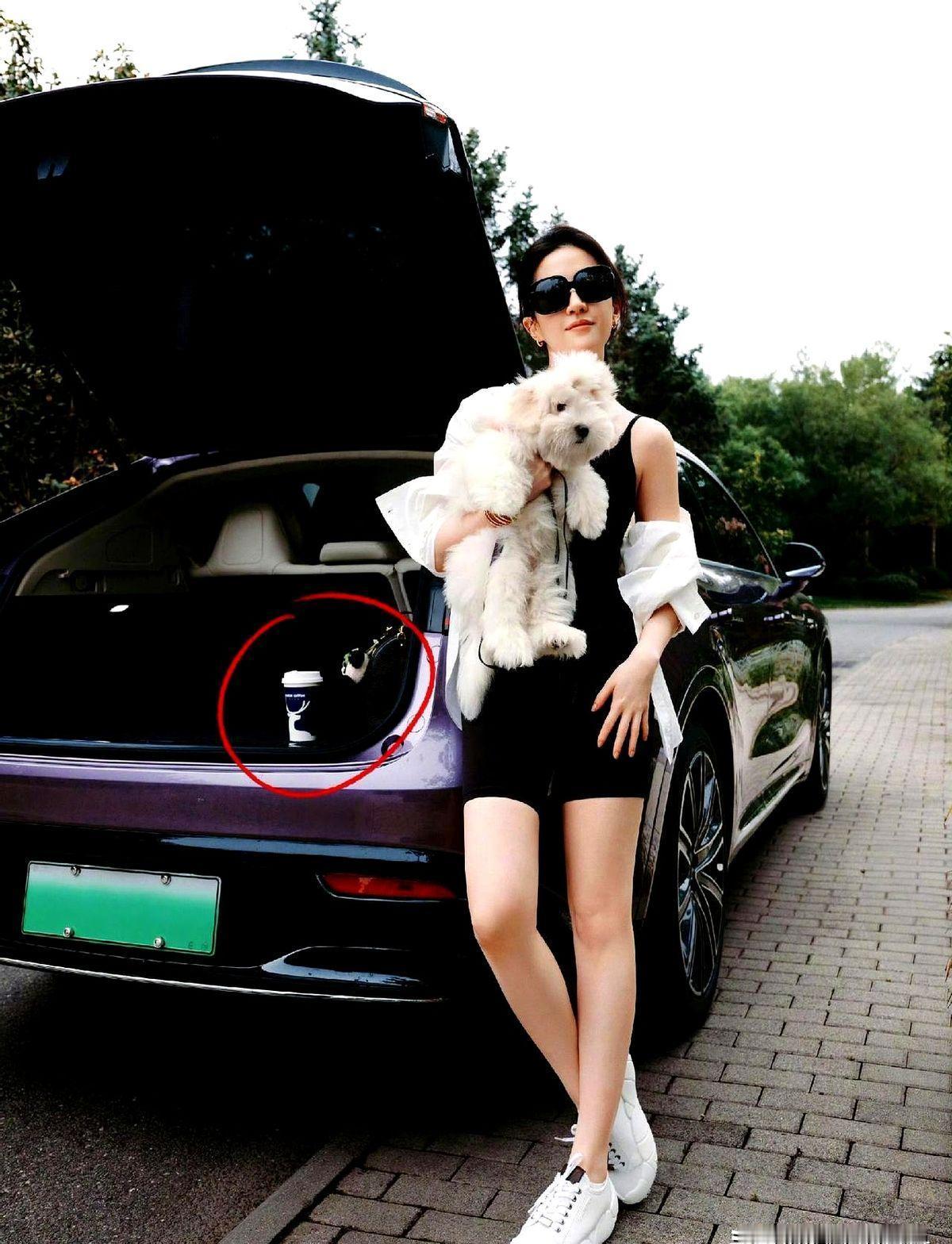 刘亦菲这波操作，让超70%的明星都沉默了。今年2月份，神仙姐姐被拍到喝15块