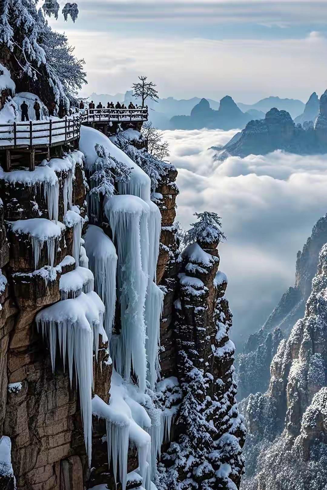 大雪过后的张家界长啥样？日前的一场大雪，好像给张家界被施