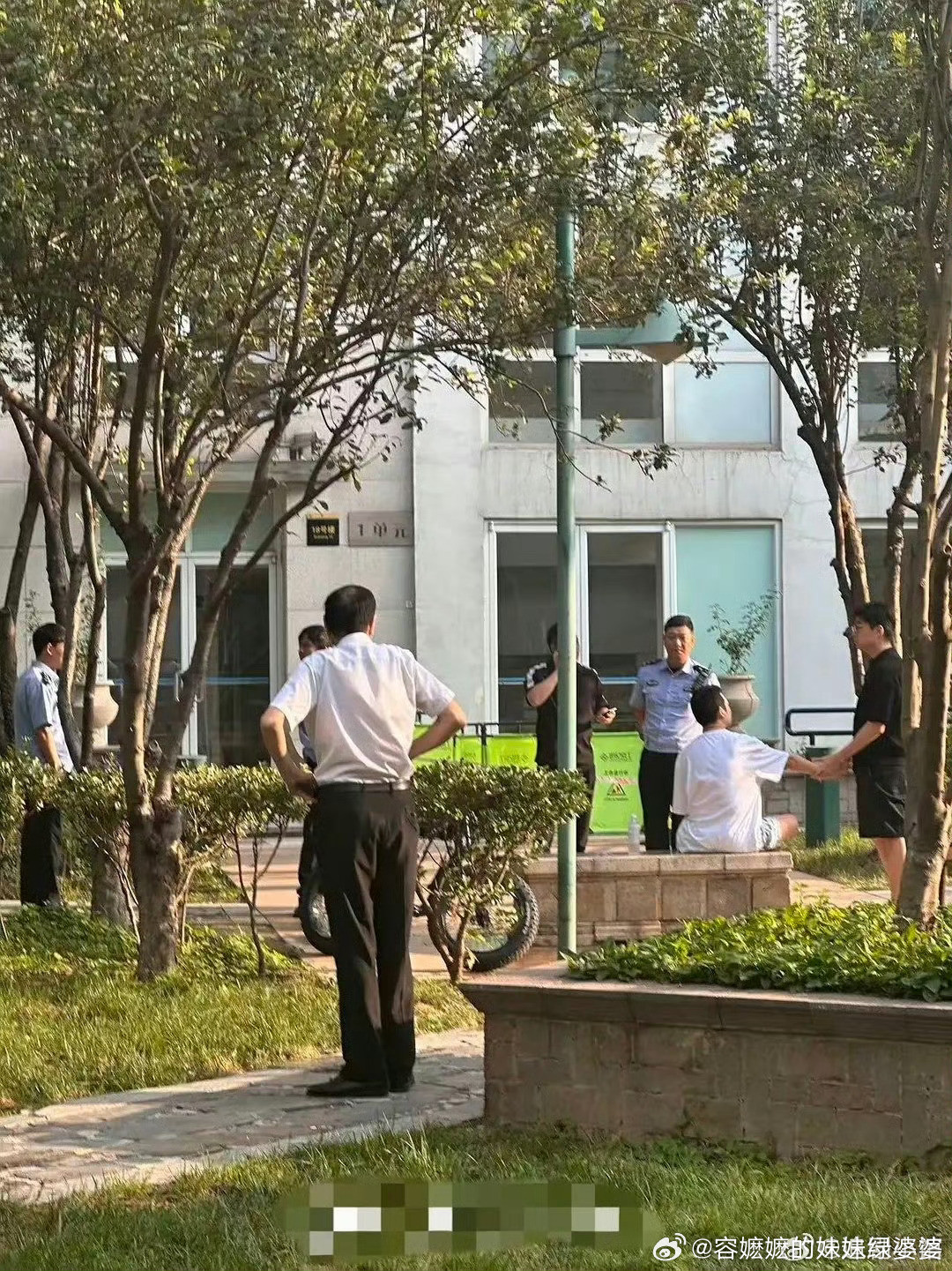 于朦胧快出来辟谣如果这几张图是真的，大概率是真的了。所以是为什么呢？酒后失足？还
