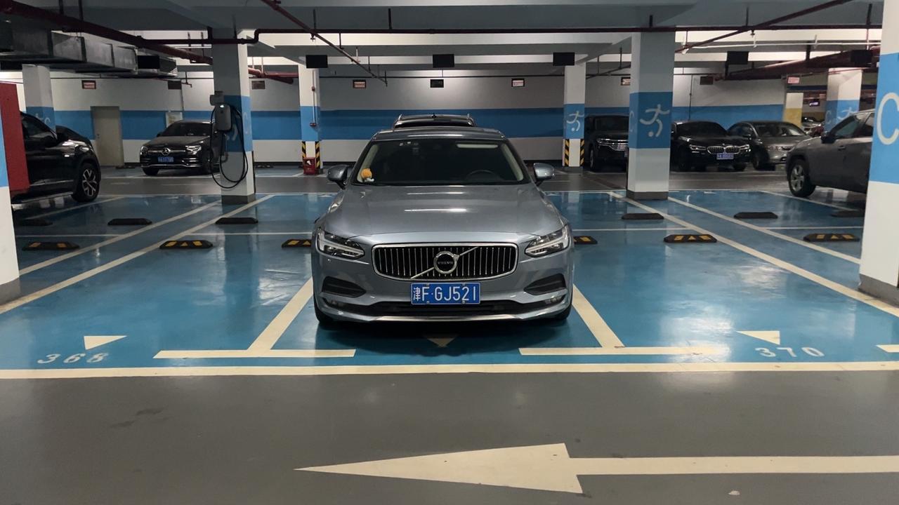 广州业主迎来“停车自由”曙光？产权车位新政落地引热议近日，广州天河区一大型社区