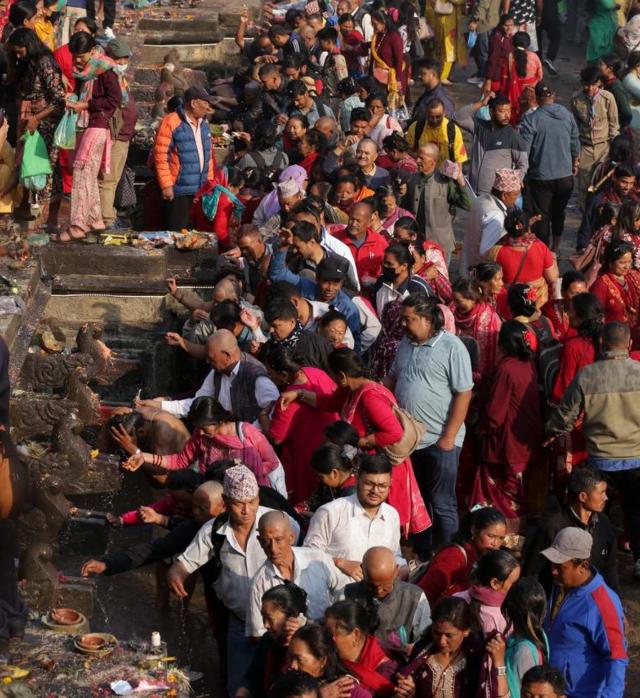 一提到印度大家先想到的是宝莱坞歌舞，可没人知道这个国家正被14亿人口压得喘不