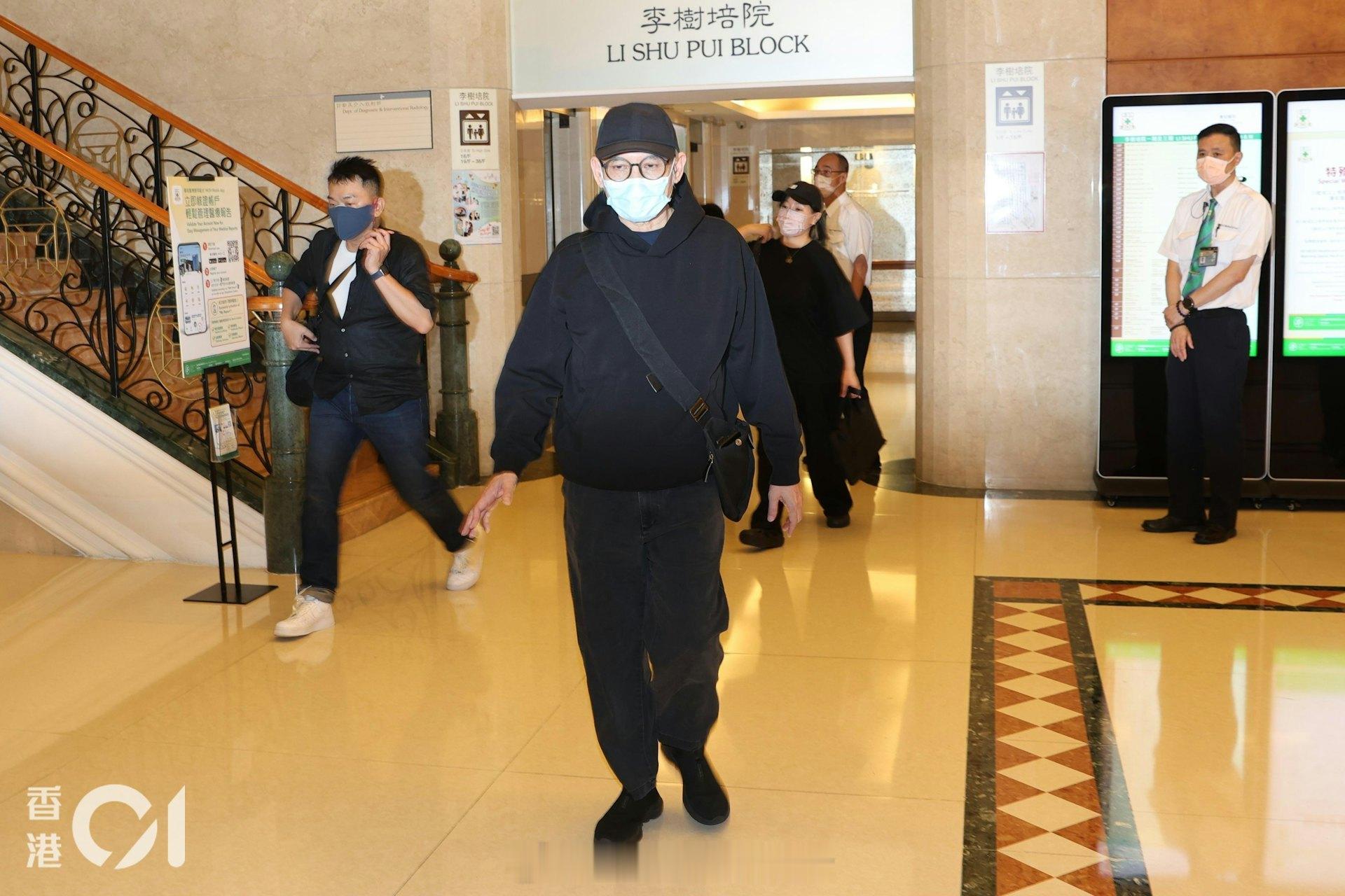 施南生传病重｜徐克现身医院受访：给她一点时间，需要静养现年74岁的施南生近日传出