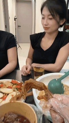 这个闺蜜👭早晚的事儿……[汗]