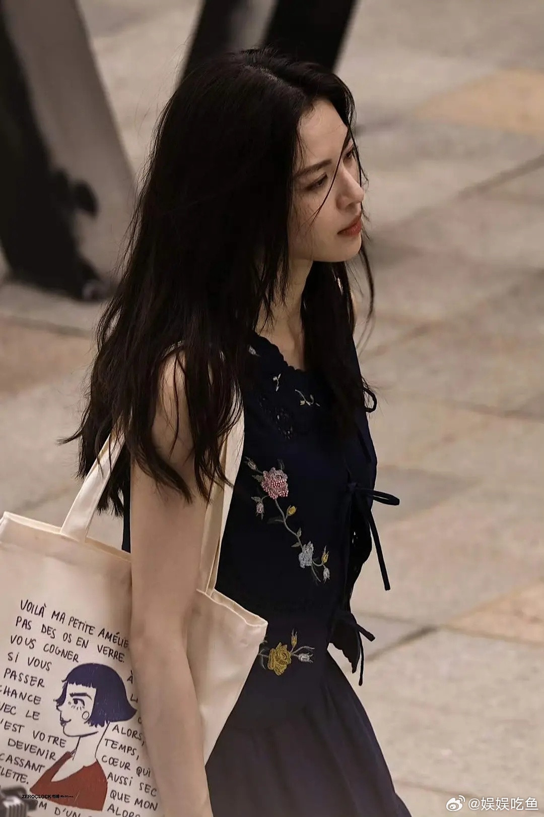 妆造一般吧，全靠钟楚曦本人撑衣服！