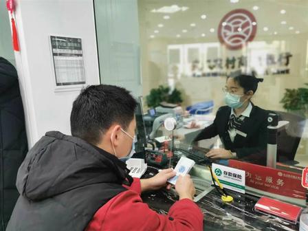 存银行躺赚利息？2026年10月起存款规则要变天。结合近期银行业利率调整动