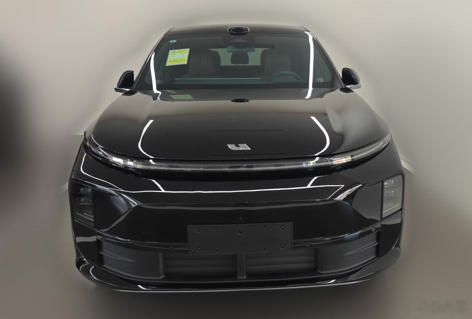 理想L6销售反馈：1，这家是商超店，客流日均200+，周末500+。每天大概有1