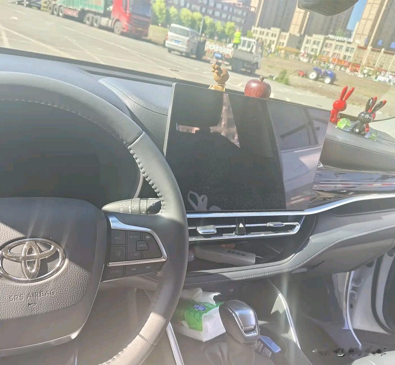 各位兄弟们你们就慢慢看好了吧。丰田用不了多久就会因为这个大屏导致车型销量惨淡