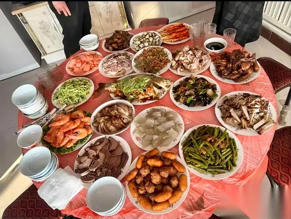 我家大伯子的新房当年住过两个病死的亲戚。换别人早慌了，他倒跟没事人似的—