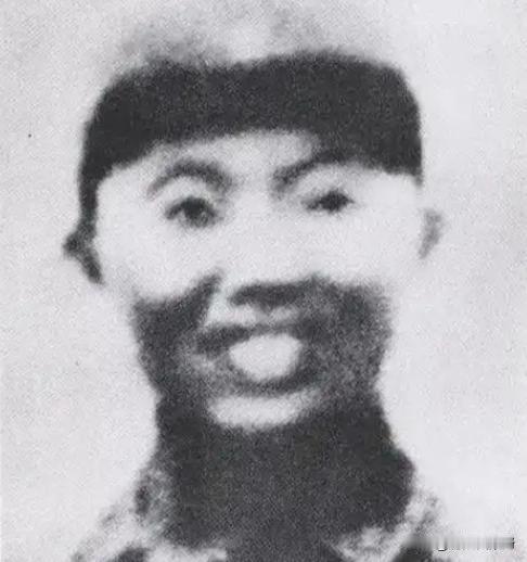 1942年，神枪手王凤麟惨遭叛徒出卖，被日军围在山上，打到只剩最后一颗子弹时，他