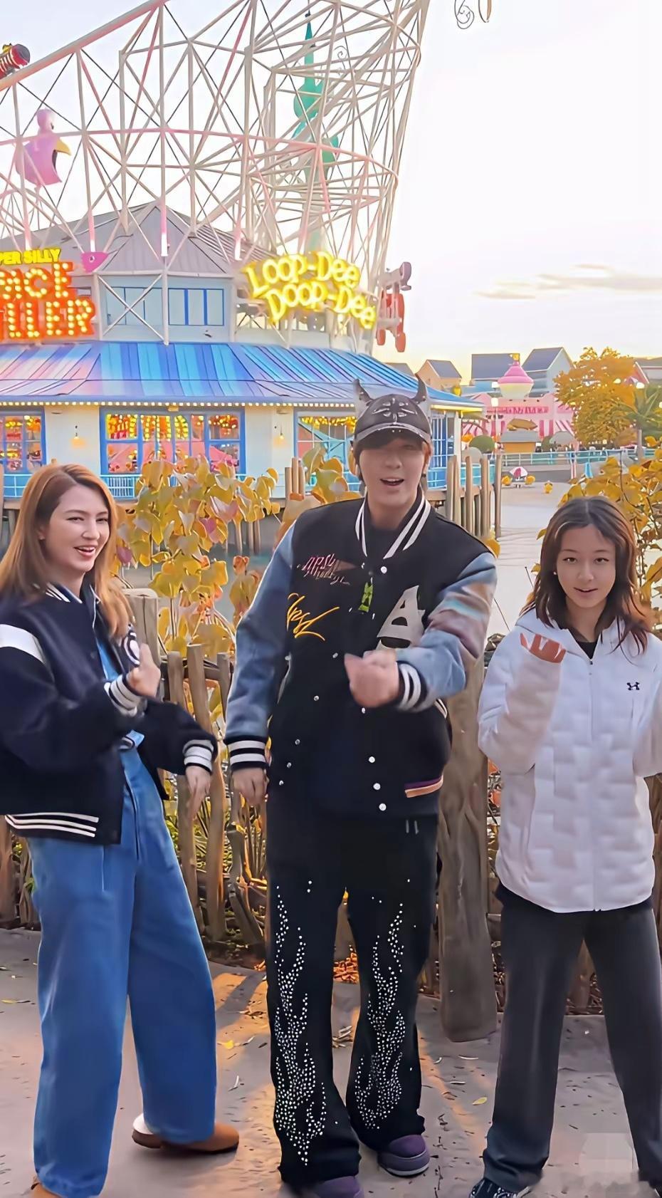 洪欣真的好幸福，儿子这么高帅，我还以为是刘宇宁呢，女儿生的也漂亮！一家子的高颜值