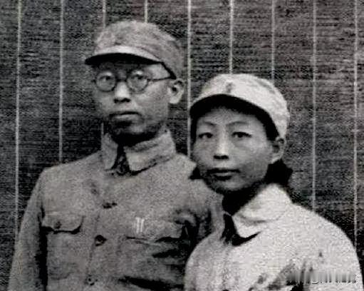 1951年初，罗荣桓妻子林月琴同志提议，经中央军委批准，创建了北京十一小学，任校