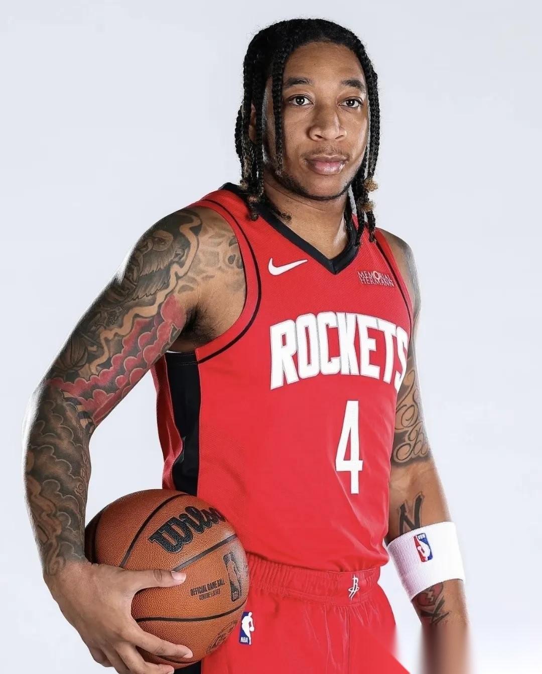 有球迷觉得火箭小将戴维森真是让人刮目相看！在火箭主场以132：101轻取灰熊的比