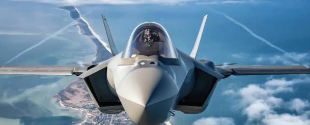 这仗还怎么打？F35还在2000公里外刚起飞，解放军就能把它锁定了。打个比方，美