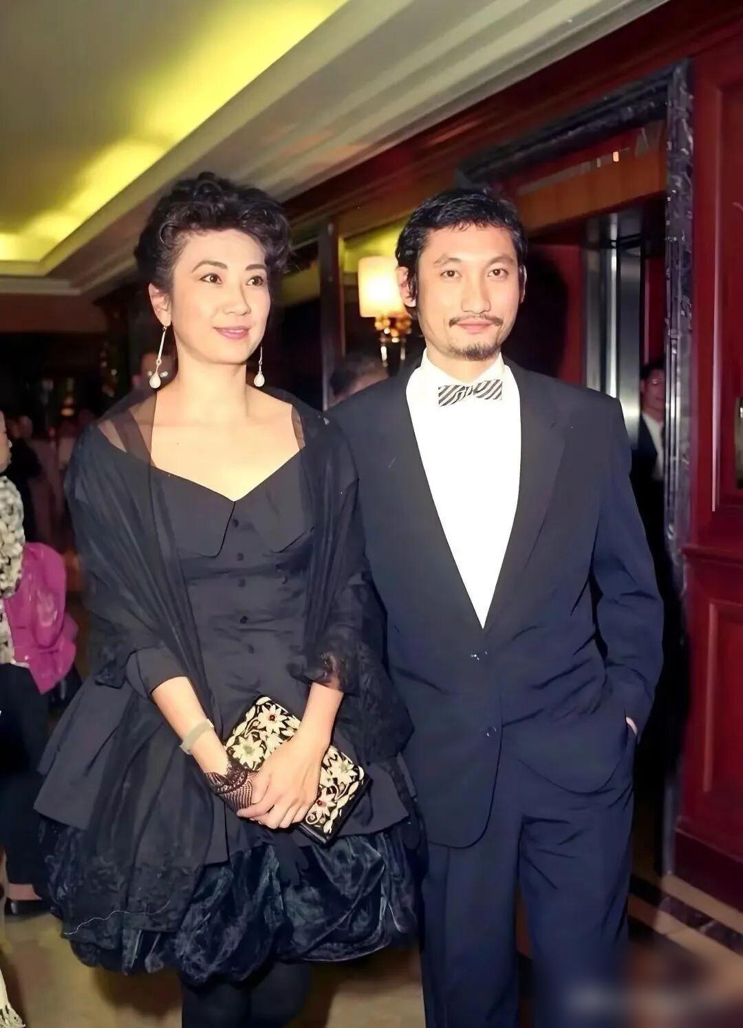徐克现任妻子乐乐是内地普通人，比徐克小30岁，家境平平，最后却嫁给天才导演徐克。