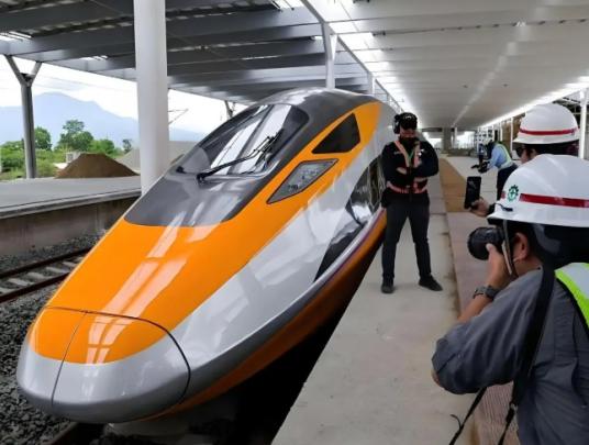 越南这次是真的服软了，直接表示不要中国的技术了，只要中国能来修就行，越南一开始算