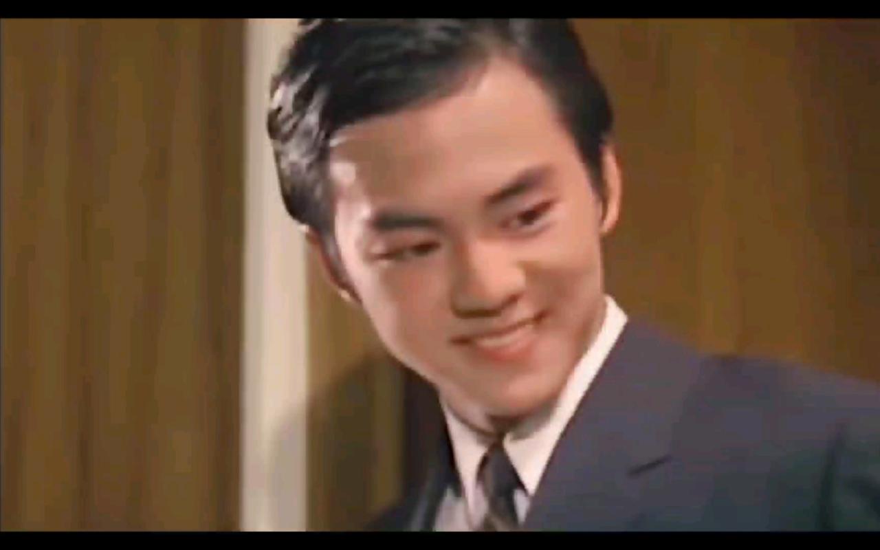 岁月不饶人，年轻时的狄龙真的是丰神俊奕，星目皓齿，整个人神采奕奕，要是有现