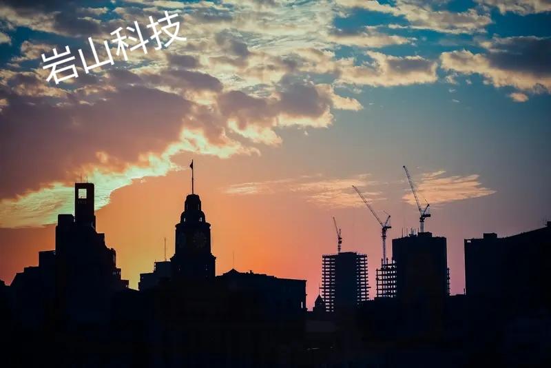 今天岩山科技表现不错，走出来一波比较像样的走势，我在7.5卖出了一半的仓位。