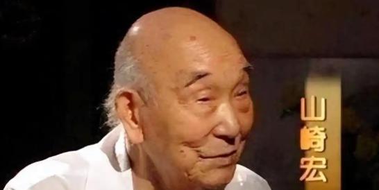 1937年，山东一位善良老太太救下落难日本兵。谁料，一进家门，老太太就对儿媳妇大