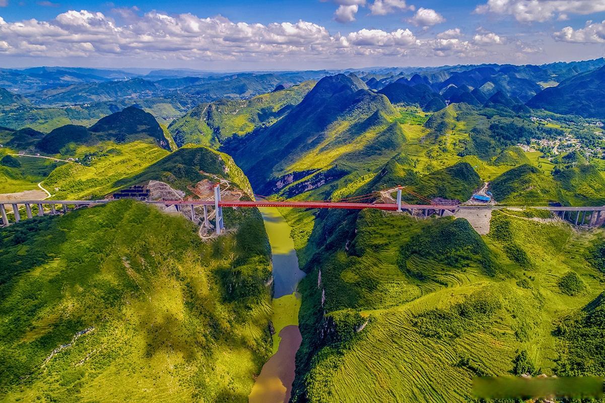到贵州旅行近半个月了，这一次重返贵州，真的感慨万千。28年前，我曾经在贵州呆了很