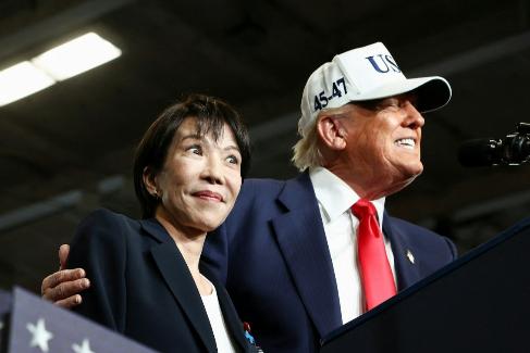 万万没想到，中美元首这时候打了一通电话，高市早苗被“架住”了！根据新华社的消