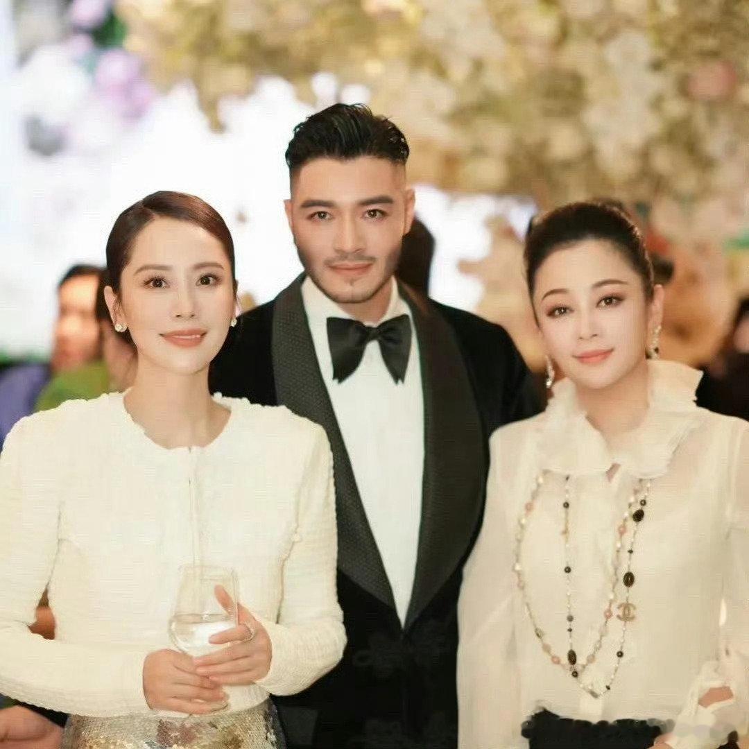 陈红怎么可以那么美，起码年轻了20岁，仿佛又回到当年的盛世美颜了。​​​