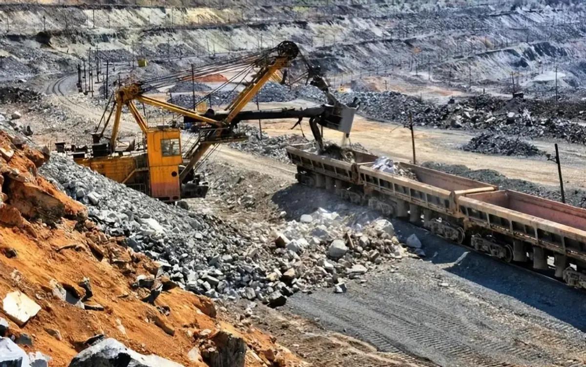 “离开中国稀土，全世界高科技产业全部停产瘫痪”，这是我在网上看到最多的言论。关于