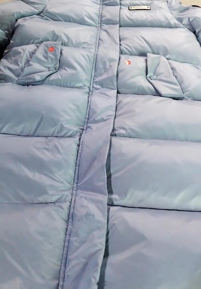 真有人衣服都不试一下，就直接带出去旅游的？机场到酒店的路上还能染上这些脏污，第七