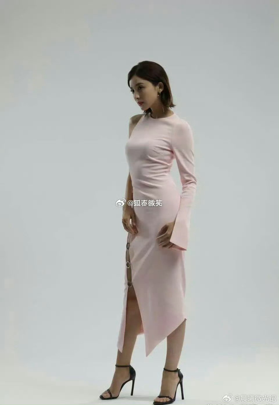 原来没有脚脖子的人也可以长这么高啊，比如娜扎​​​​