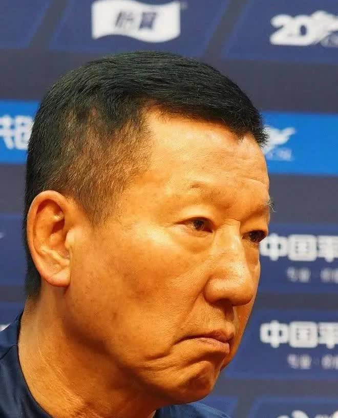 崔康熙，联系不到了？据知情人透露，回韩国疗养的崔康熙联系不上了，连俱乐部的电