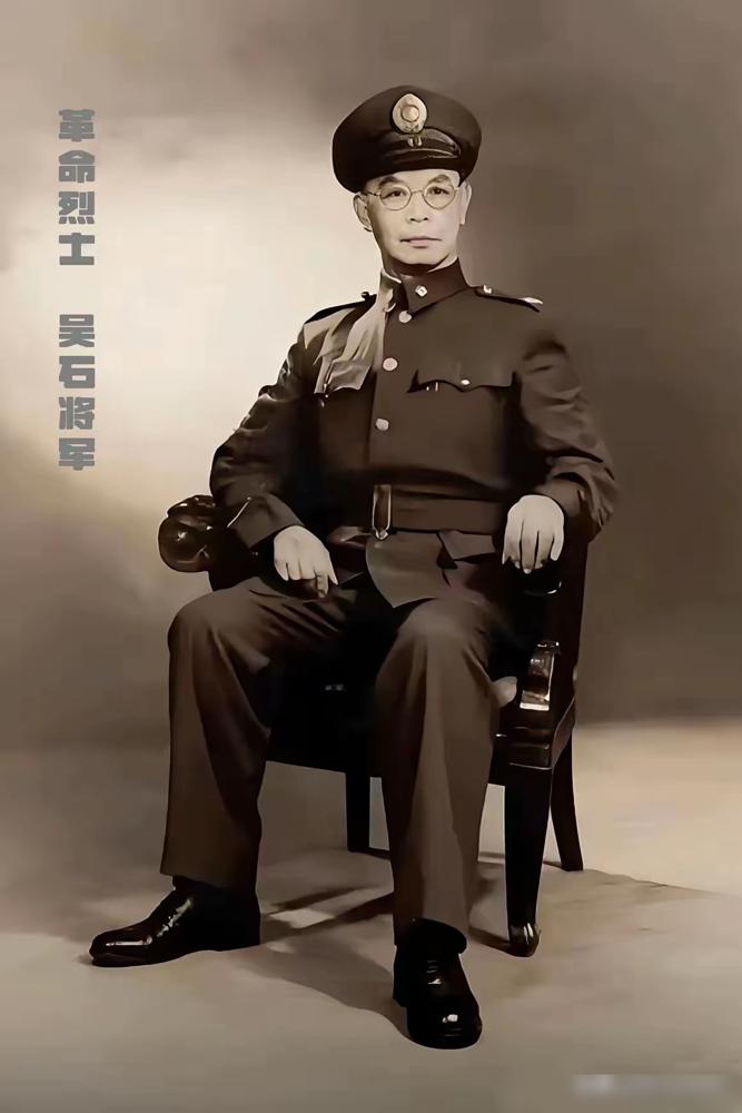 这是吴石将军本人，不是演员。吴石将军不愧为“儒将”，不仅具有深厚的文化素养，