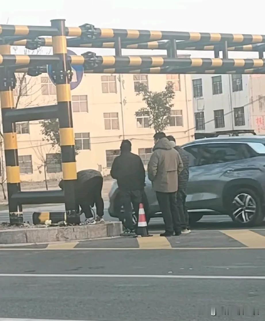 商丘在河南是一个特殊的存在，就这几天当中，稀奇古怪的事不断发生，城市主干道上设