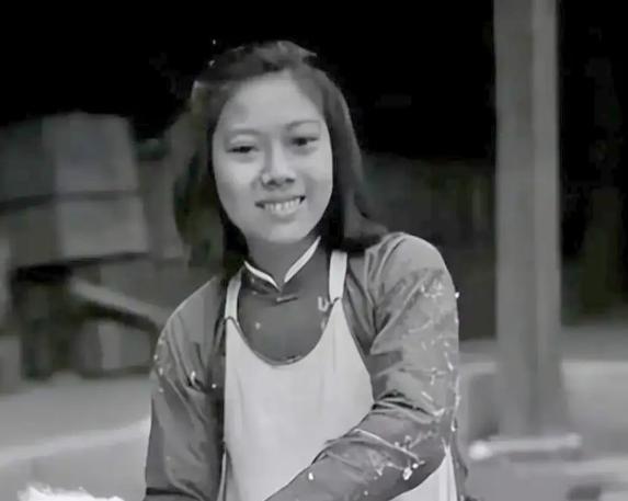 1953年9月，天津棉纺二厂突然来了四名便衣警察。他们径直走向正在运转的纱锭机，