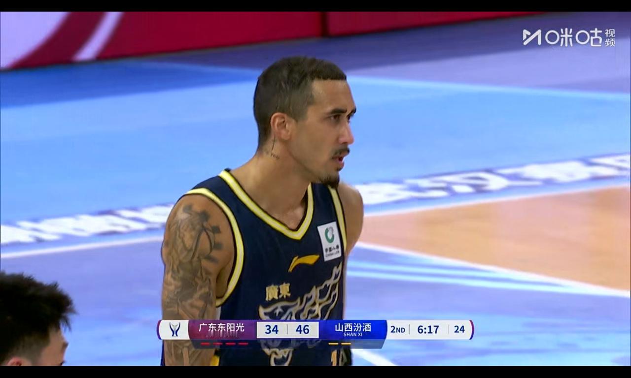 奎因初步考验很不错，杜锋不上小外援和杜锋，让奎因压力很大杜锋这样安排球员，甚