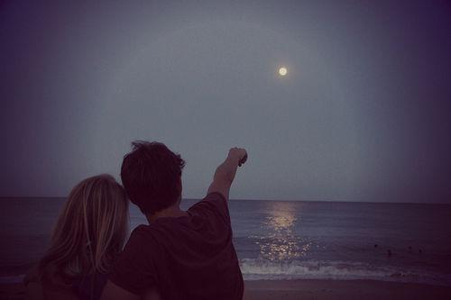 爱，或许从来都没有固定的理由。有人说，爱一个人，总要找到可以说出口的理由：他的一