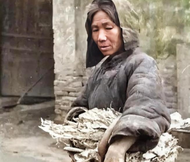 1941年，马宗英弄到了300发子弹，正准备送给八路军，路上却遭到了伪军检查，谁