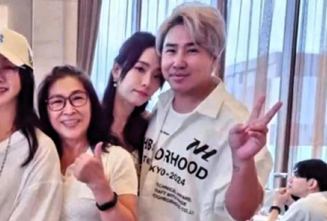 欧弟为小女儿办生日宴，这是他和第二任老婆生的娃！他和前妻还有两个女儿，不得不说，